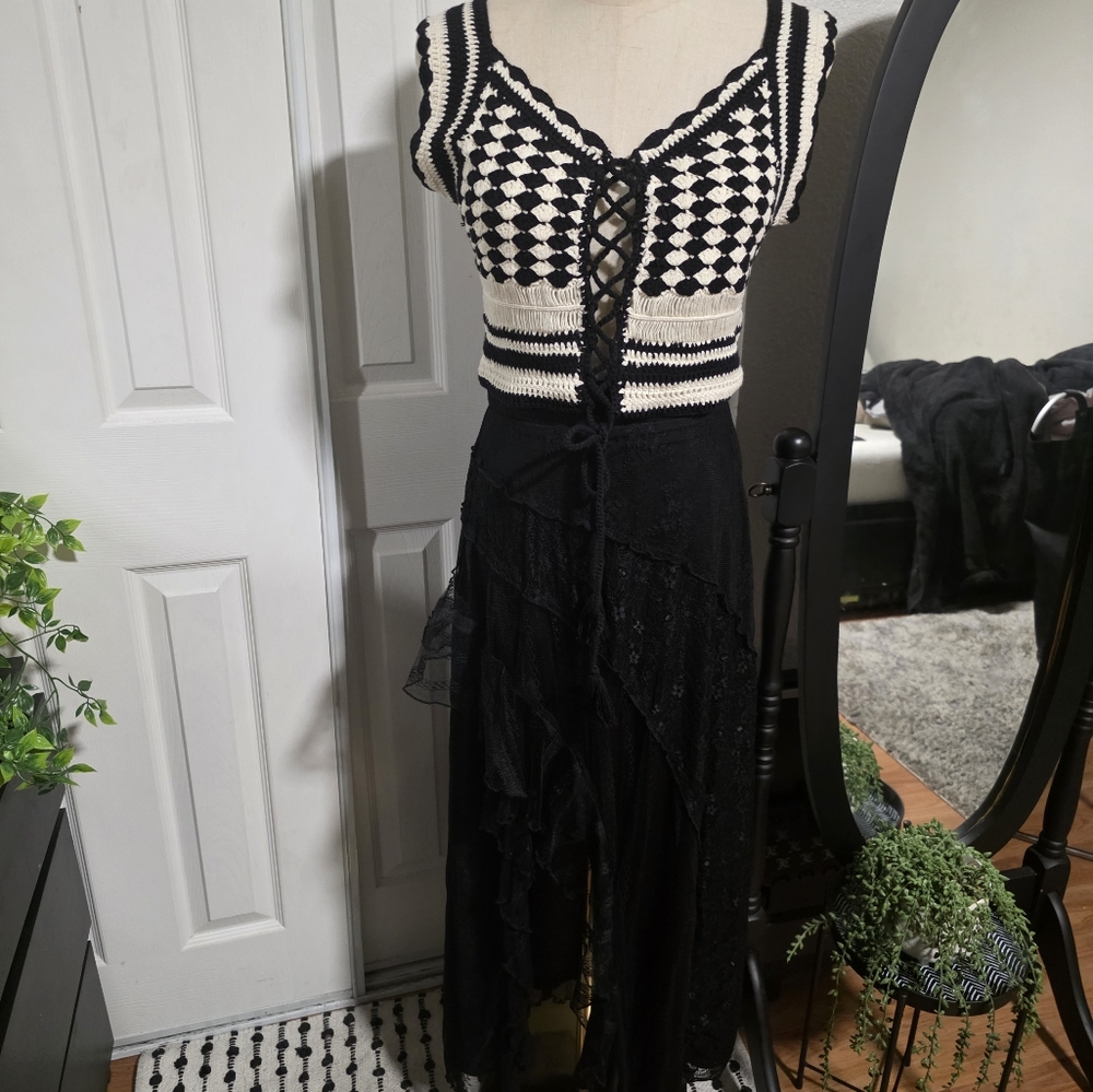 Black and White Knit Top with Black Mix Lace asymmetrical Skirt Dwtail.